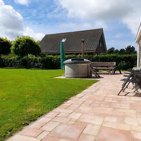 Wellnesshuis Met Hottub, Ligbad En Grote Tuin Tzummarum Exterior foto