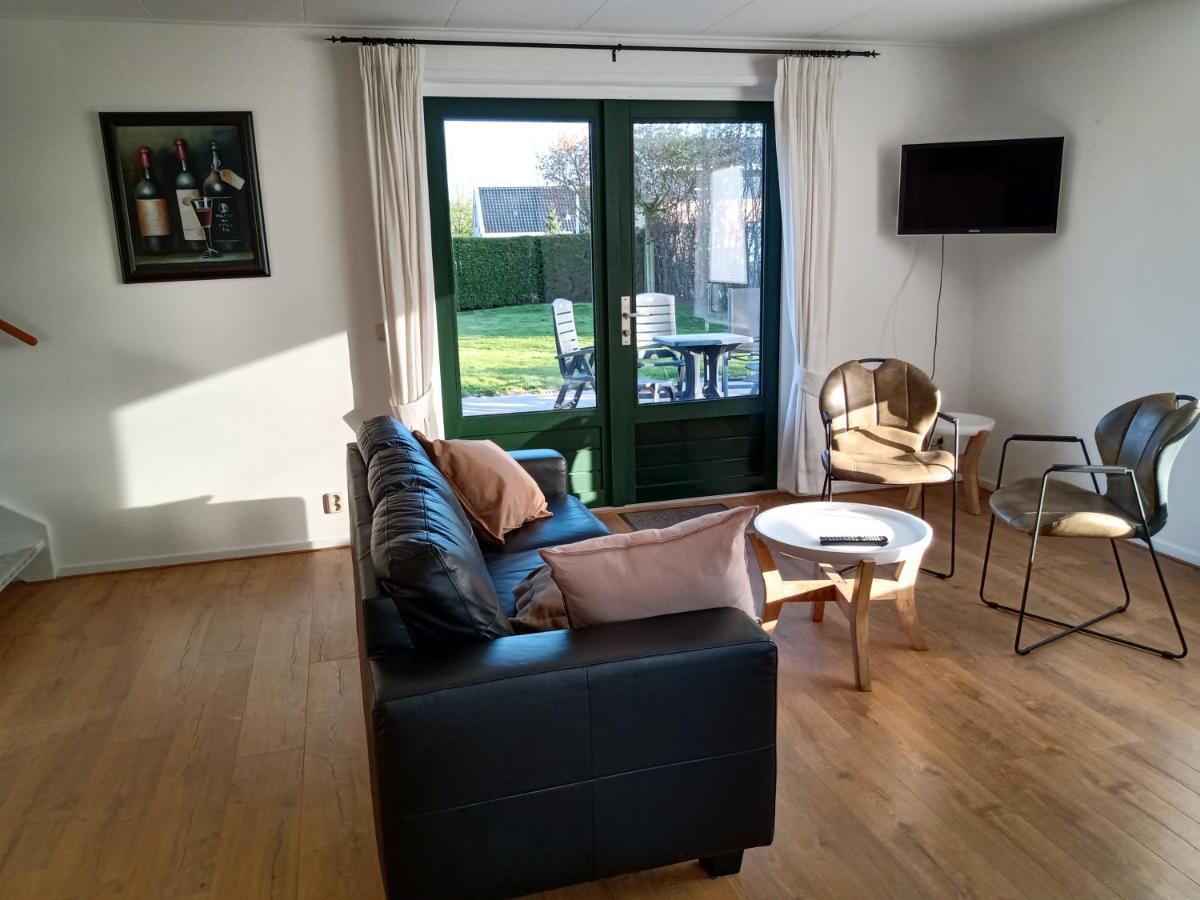 Wellnesshuis Met Hottub, Ligbad En Grote Tuin Tzummarum Exterior foto